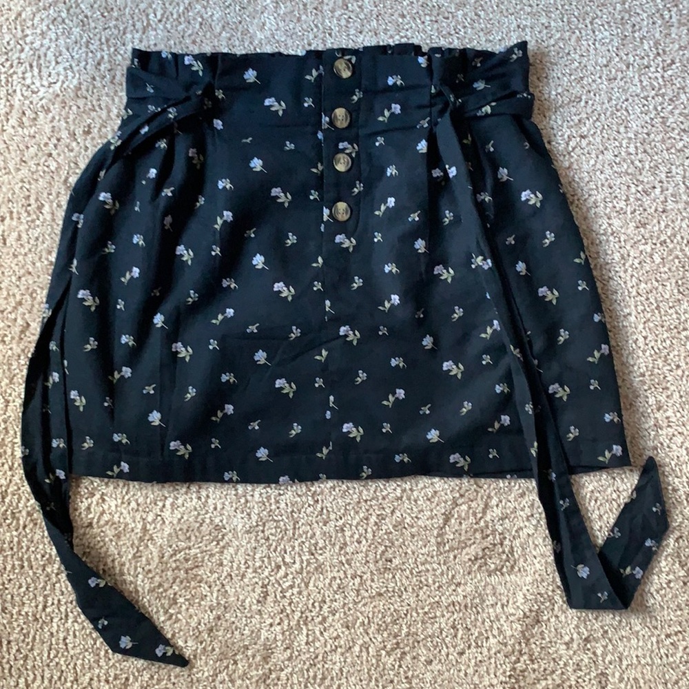AMERICAN EAGLE BLUE FLORAL MINI SKIRT